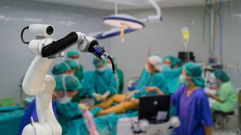 Robotics in the health sector: Innovation and precision in complex surgeries