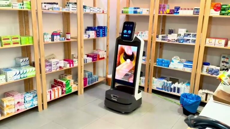 LuckiBot Plus: Tecnología y marketing en un solo robot